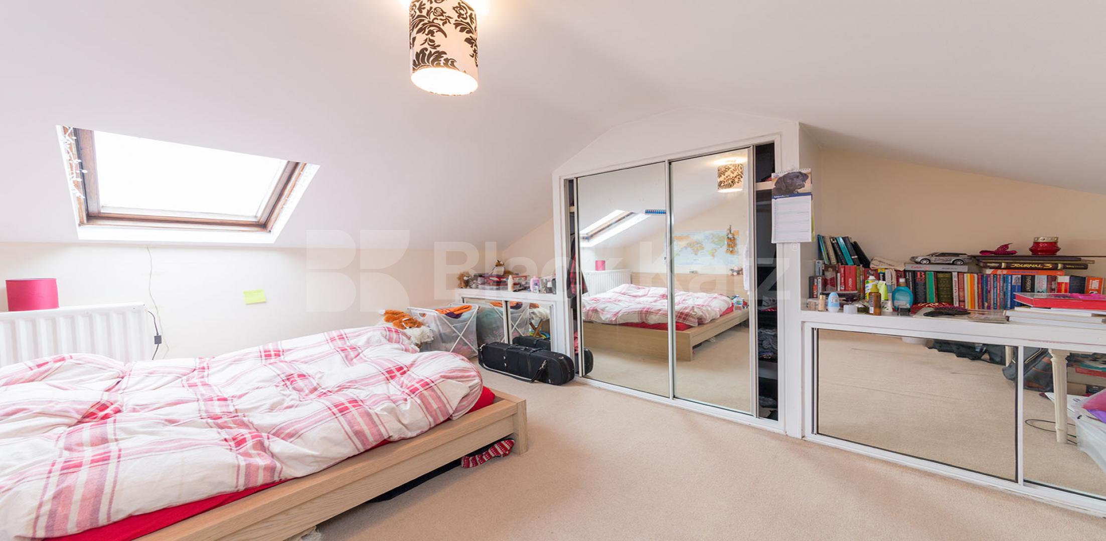 			NEW INSTRUCTION!, 2 Bedroom, 1 bath, 1 reception Flat			 Firs avenue, Muswell Hill